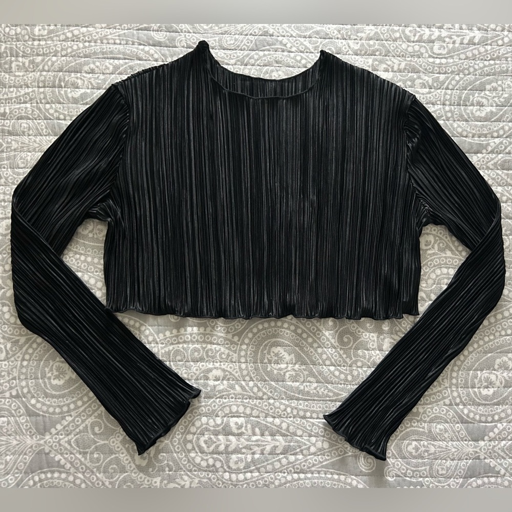 Black Long Sleeve Crop Top